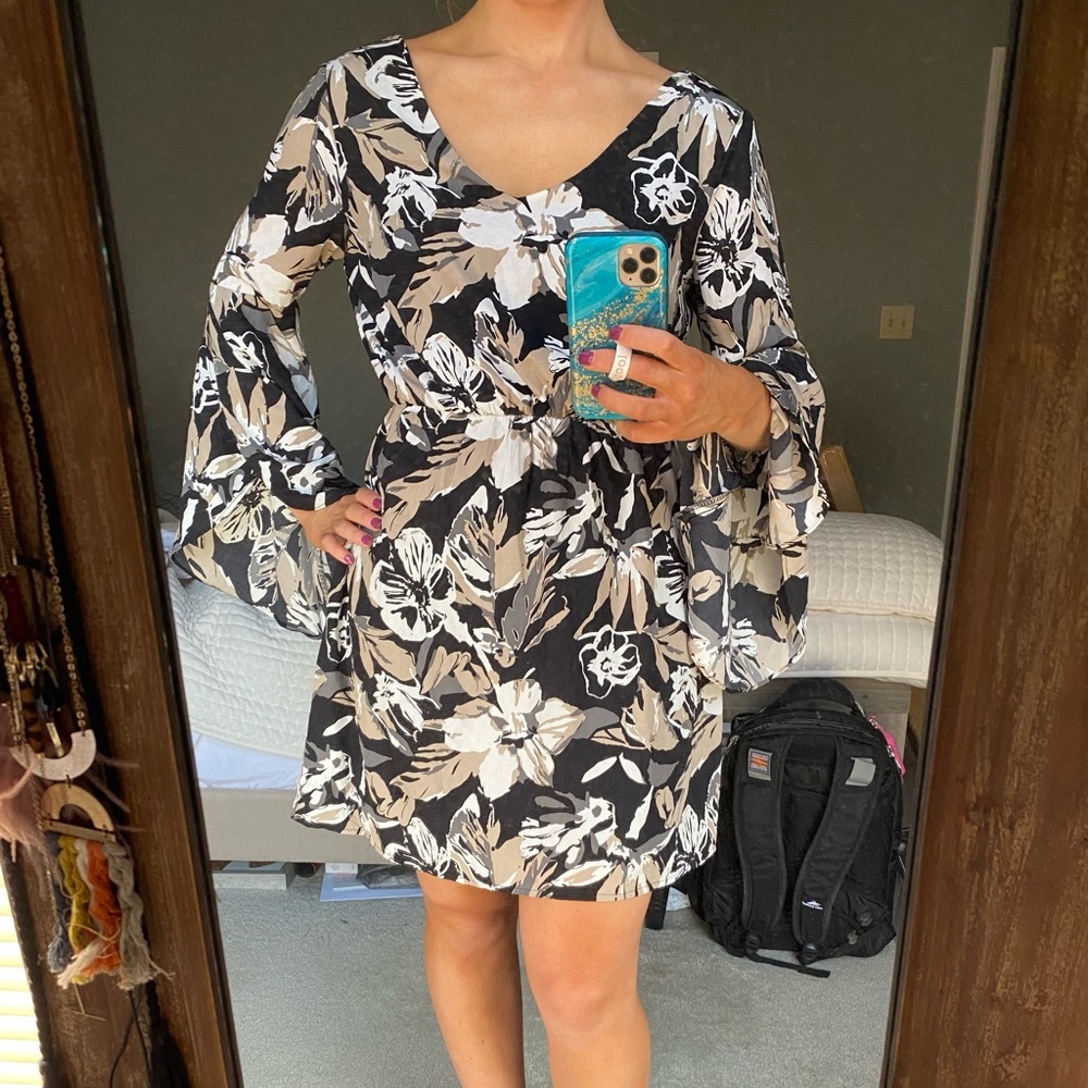 Neutral floral print dress!